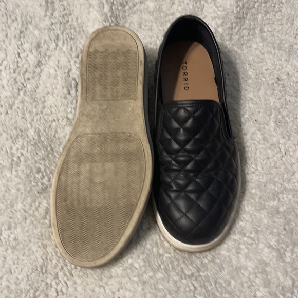 Torrid quilted slip on sneakers size 8W - Picture 3 of 6